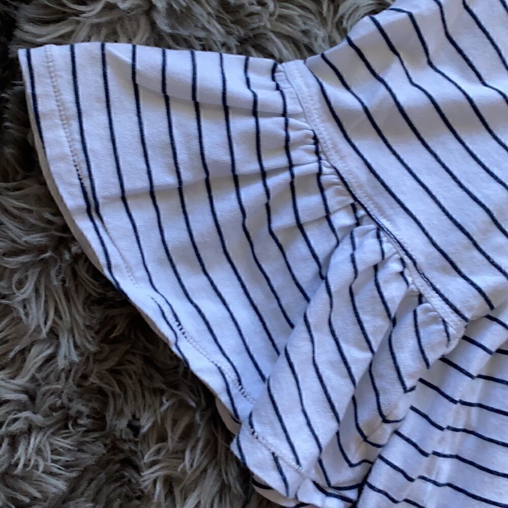 Splendid Small stripe blouse w ruffle bell sleeves - Picture 4 of 4